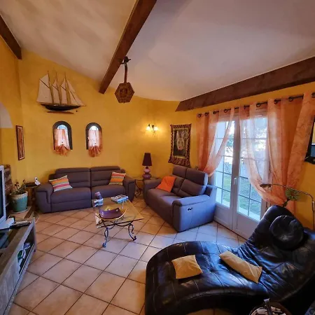 Villa Spacieuse 3 Avec Jardin, Terrasse Et Garage A Village - Fr-1-388-185 *