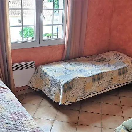 Villa Spacieuse 3 Avec Jardin, Terrasse Et Garage A Village - Fr-1-388-185