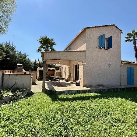 Spacieuse 3 Avec Jardin, Terrasse Et Garage A Village - Fr-1-388-185 Villa *