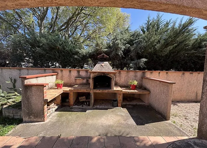 Spacieuse 3 Avec Jardin, Terrasse Et Garage A Village - Fr-1-388-185 *